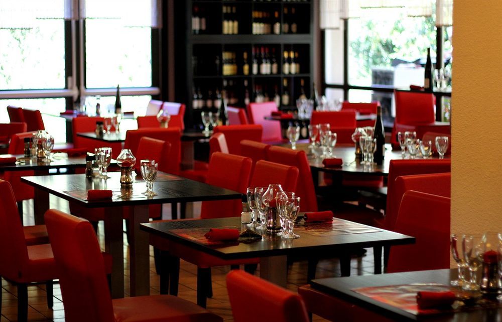 Logis Hotel Lons-Le-Saunier - Restaurant Le Grill Exterior photo