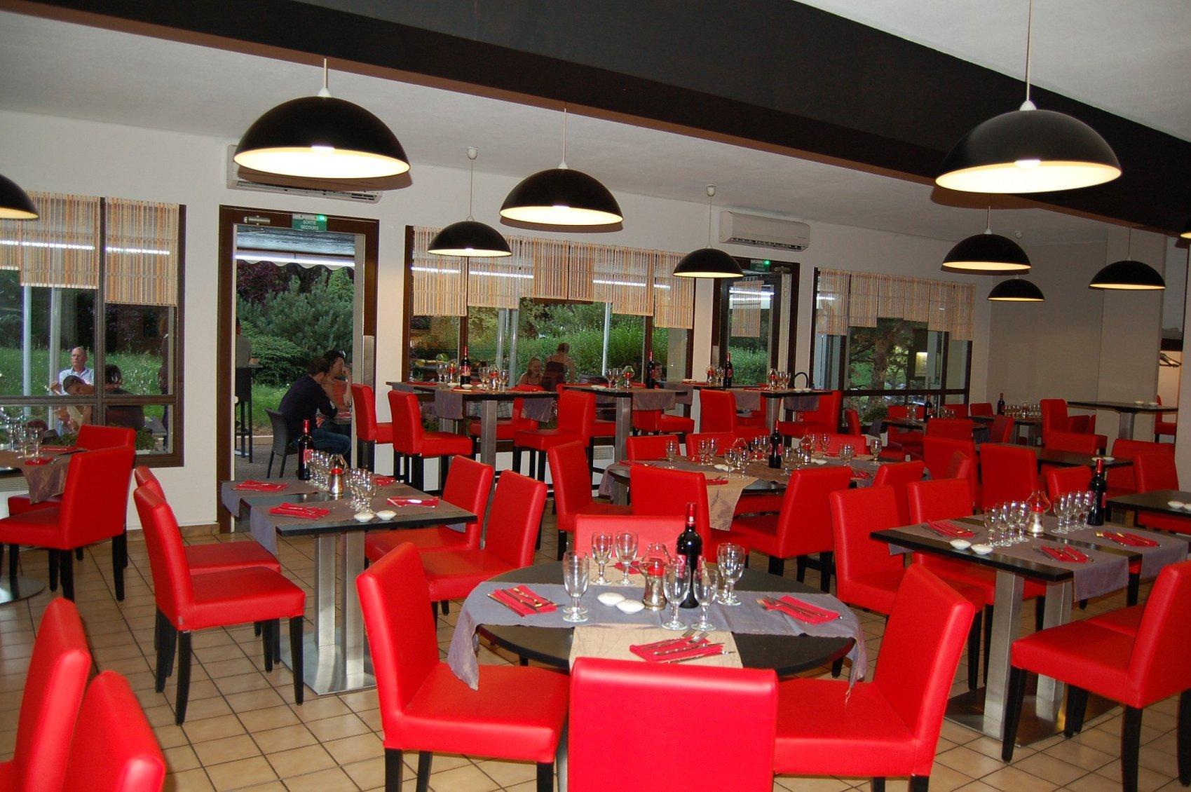 Logis Hotel Lons-Le-Saunier - Restaurant Le Grill Exterior photo